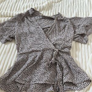 Women's Black and White leopard animal  Wrap Top monteau